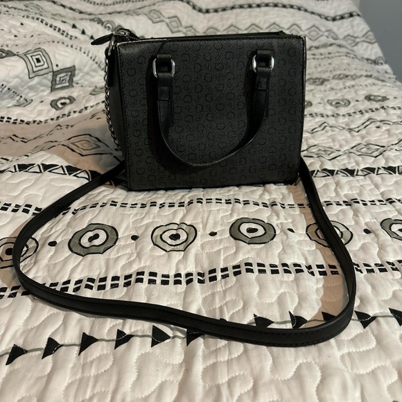 Small black Guess handbag with strap for over the shoulder - Picture 4 of 7